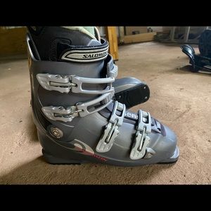 Solomon 6.99 ski shoes